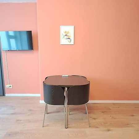 Appartamento Fun Bright Studio With Flat Screen Tv Praga Esterno foto